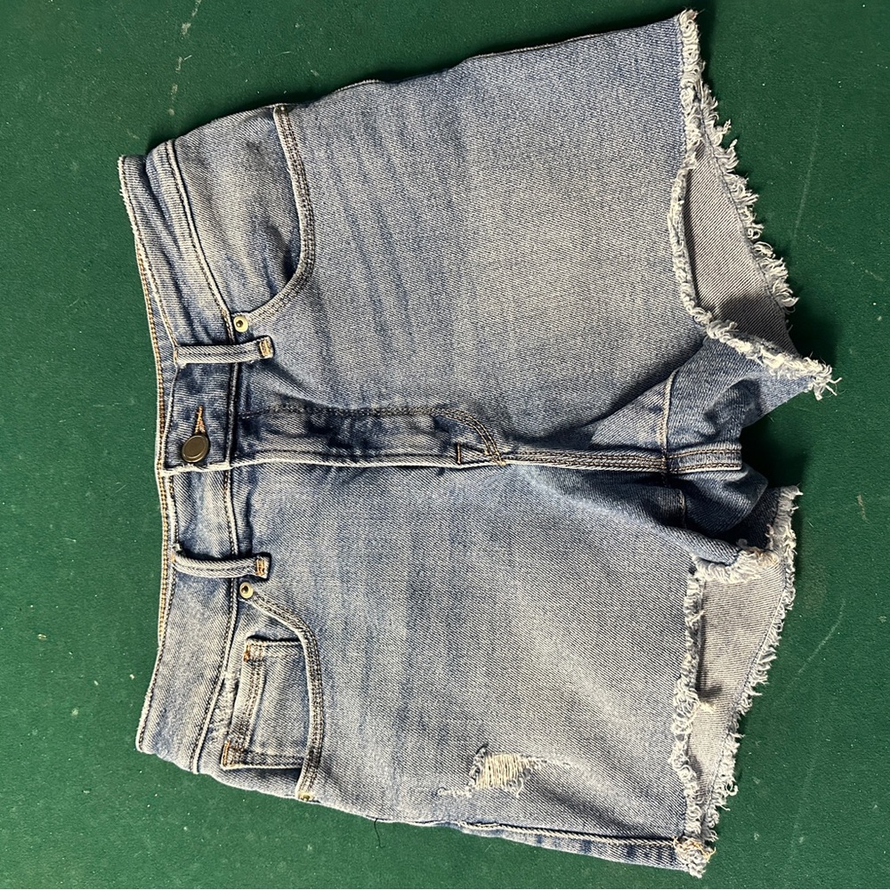 Good American light blue shorts